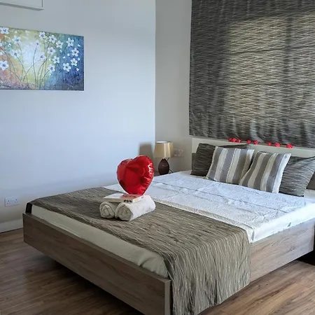 Apartment Honeymoon